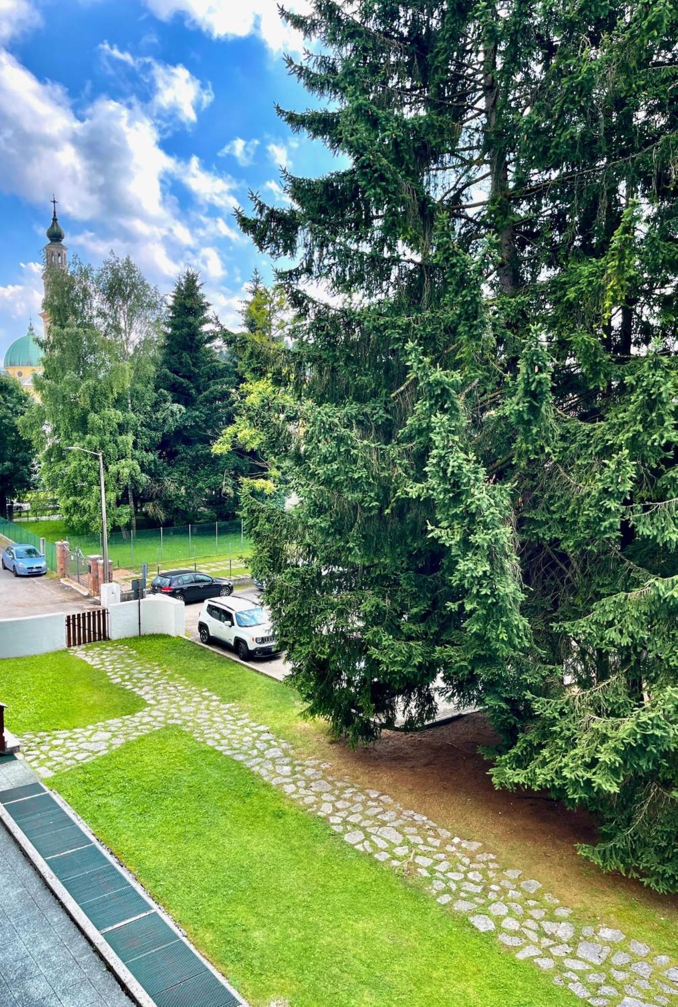 Appartamento Per Famiglie In Centro Ad Asiago Con Posto Auto E Ampio Giardino Esterno foto